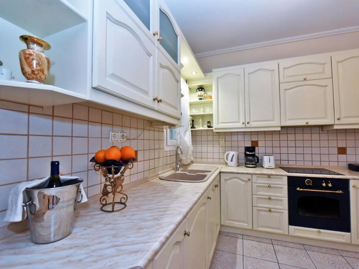 Royal House Apartment Nea Moudania 0*,