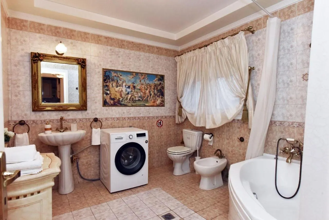 Royal House Apartment Nea Moudania 0*,  Greece